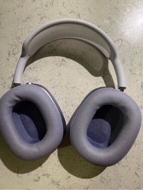 Apple AirPods Max Wireless Over-Ear headphones
